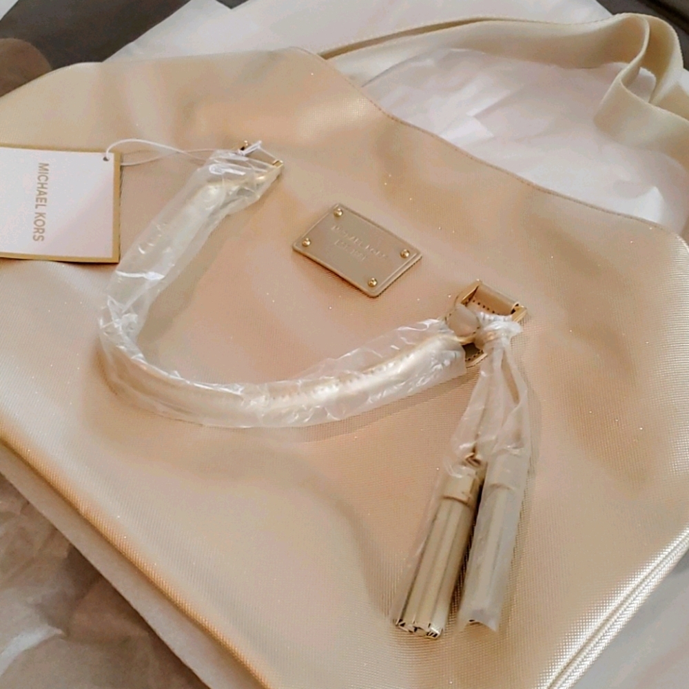 MICHAEL KORS WEEKENDER